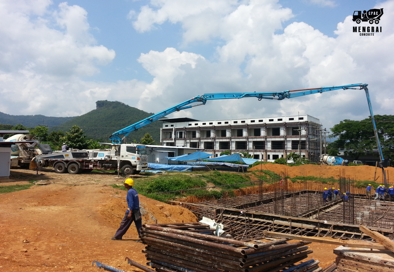 เทคอนกรีตฐานราก อาคารศูนย์พัฒนาพันธุ์พืชจักรพันธ์เพ็ญศิริ